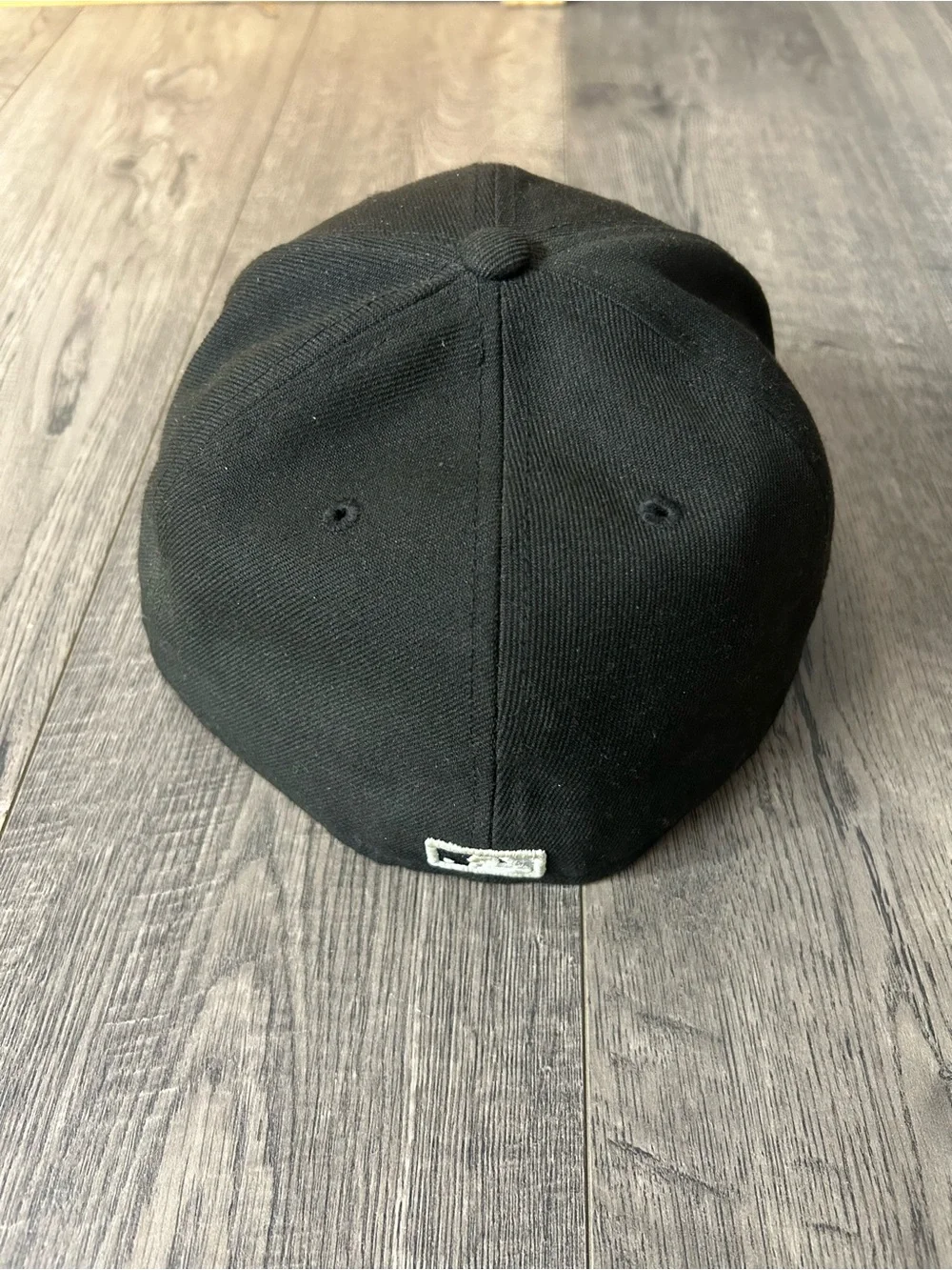 New Era Black Chicago White Sox Fitted Cap with White Logo 7 3/8